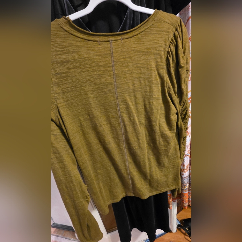 We The Free Womens Olive Green Top Size Large - Picture 1 of 4